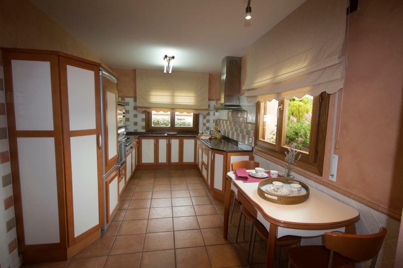 El Chalet Del Golf Urturi Bagian luar foto