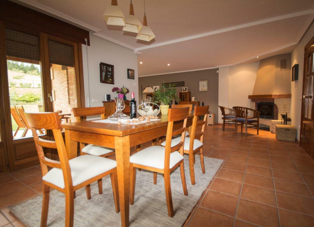 El Chalet Del Golf Urturi Bagian luar foto