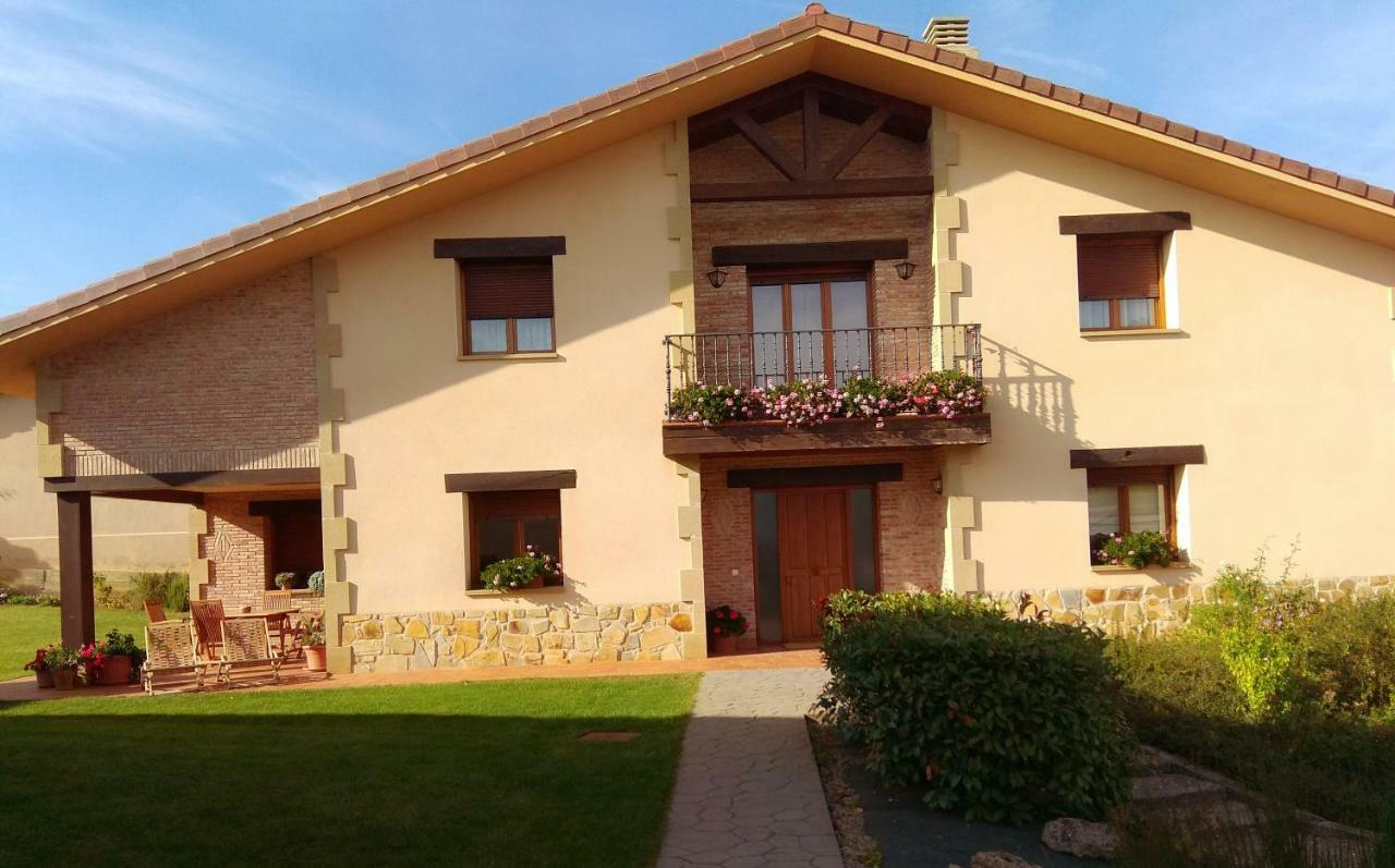 El Chalet Del Golf Urturi Bagian luar foto