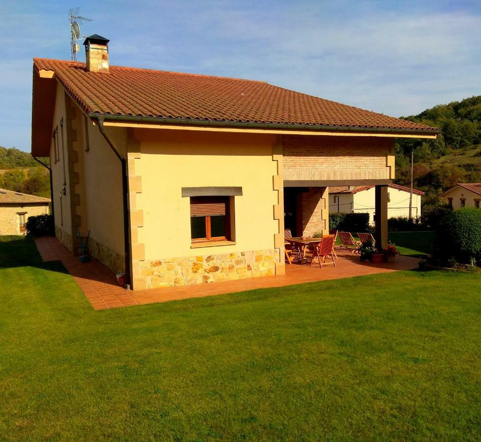 El Chalet Del Golf Urturi Bagian luar foto