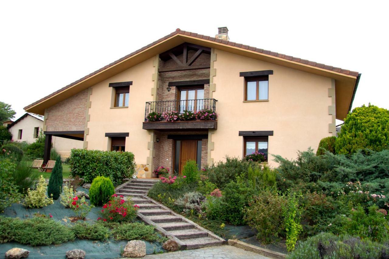 El Chalet Del Golf Urturi Bagian luar foto