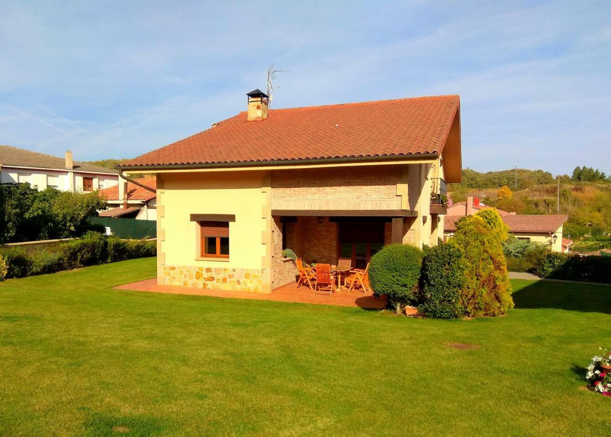 El Chalet Del Golf Urturi Bagian luar foto